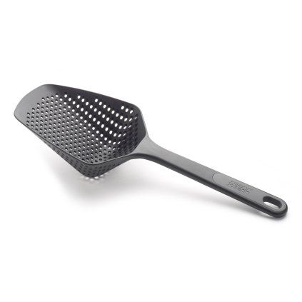 Cedilna žlica BLACK SCOOP L, Joseph Joseph