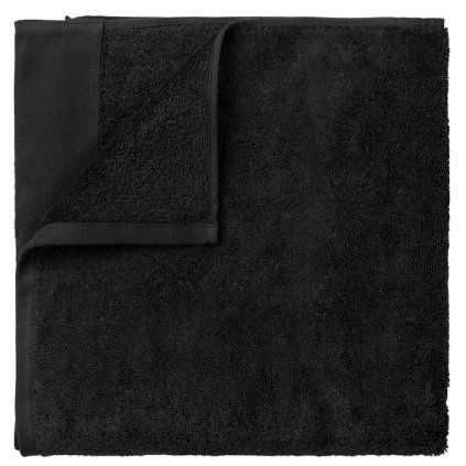 179936 rucnik riva blomus cerny 70x140 cm