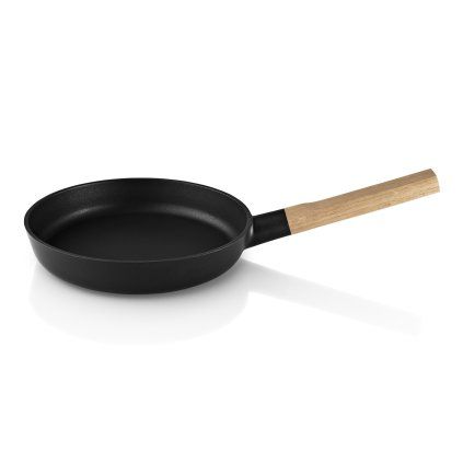 Ponev z nelepljivim premazom NORDIC KITCHEN, 24 cm, z lesenim ročajem, Eva Solo