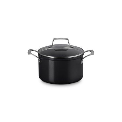224205 kastrol essential 20 cm 3 8 l cerna hlinik le creuset