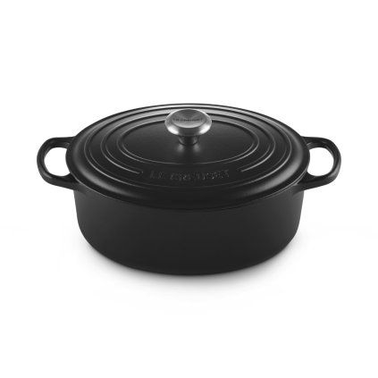 223809 kastrol signature 29 cm 4 7 l ovalny satin black litina le creuset