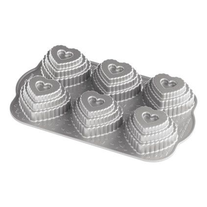 137765 forma na 6 patrovych srdicek tiered heart bundt stribrna nordic ware