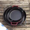 Servirna ponev, 26 cm, črna, iz litega železa, Staub