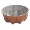 Pekač za šarkelj FLEUR DE LIS BUNDT, lilije, grafitna, Nordic Ware