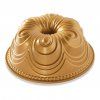 Pekač za šarkelj CHIFFON BUNDT, zlat, Nordic Ware