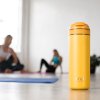 Potovalni lonček RECHARGE ANYTIME, 460 ml, z infuzorjem za čaj, gorčica, Viva Scandinavia