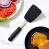 Kuhinjska obračalka GOOD GRIPS, 28 cm, črna, silikonska, OXO
