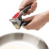 Stiskalnik za česen GOOD GRIPS, 18 cm, črna, iz nerjavečega jekla, OXO