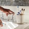 Lonček za zobne ščetke EASYSTORE 70574, ecru, umetna masa, Joseph Joseph