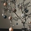215376 1 vanocni koule marble 5 cm sada 8 ks sklo ferm living