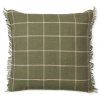 216818 2 dekoracni polstar calm 50 x 50 cm olivova bavlna len ferm living