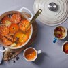 225384 2 kastrol signature 28 cm 6 7 l meringue litina le creuset