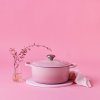 224814 2 kastrol signature 20 cm 2 4 l shell pink litina le creuset