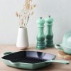 223200 1 mlynek na sul classic 21 cm sea salt plast le creuset