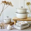 224514 4 kastrol signature 24 cm 4 2 l meringue litina le creuset