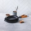 223794 4 panev na smazeni signature 28 cm satin black litina le creuset