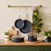 223656 2 panev na sote essential 26 cm 4 l cerna hlinik le creuset