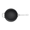 223656 6 panev na sote essential 26 cm 4 l cerna hlinik le creuset