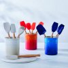 224112 1 kuchynske nacini sada 4 ks se stojanem azure le creuset
