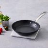 224751 1 panev na palacinky toughened 20 cm cerna hlinik le creuset