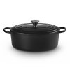 224097 2 kastrol signature 31 cm 6 3 l ovalny satin black litina le creuset