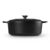 224097 3 kastrol signature 31 cm 6 3 l ovalny satin black litina le creuset