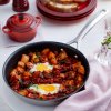 223329 1 neprilnava panev classic 24 cm stribrna nerezova ocel le creuset