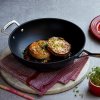 223206 2 neprilnava panev toughened 30 x 11 5 cm cerna hlinik le creuset