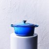 225054 4 kastrol signature 28 cm 6 7 l azure litina le creuset