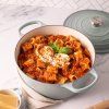 225096 1 kastrol signature 24 cm 4 2 l sea salt litina le creuset