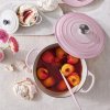 223548 1 kastrol signature 24 cm 4 2 l shell pink litina le creuset