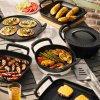 223356 2 venkovni panev bbq 25 cm cerna litina le creuset