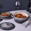 224901 2 kastrol signature 28 cm 6 7 l flint litina le creuset