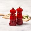 225276 1 sada mlynku na sul a pepr 11 cm sada 2 ks cerise plast le creuset