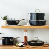 223416 4 nizky kastrol toughened 28 cm 5 4 l cerna hlinik le creuset