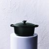 224781 2 kastrol signature 24 cm 4 2 l satin black litina le creuset