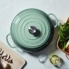 224325 1 kastrol signature 26 cm 2 2 l sea salt litina le creuset