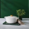 223290 1 kastrol signature 20 cm 2 4 l white litina le creuset