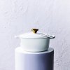 223290 3 kastrol signature 20 cm 2 4 l white litina le creuset