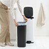 225852 7 pedalovy odpadkovy kos bo 30 l bila ocel brabantia