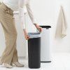 225867 6 dotykovy odpadkovy kos bo 30 l platinova ocel brabantia