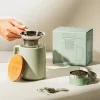 233105 1 hrnek na caj s infuzerem 480 ml svetle zelena porcelan kusmi tea