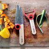232177 5 skrabka na zeleninu le petit chef cervena bukove drevo opinel