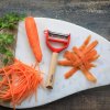 232135 1 skrabka na zeleninu t duo cervena bukove drevo opinel