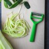 232159 3 skrabka na zeleninu t duo zelena plast opinel